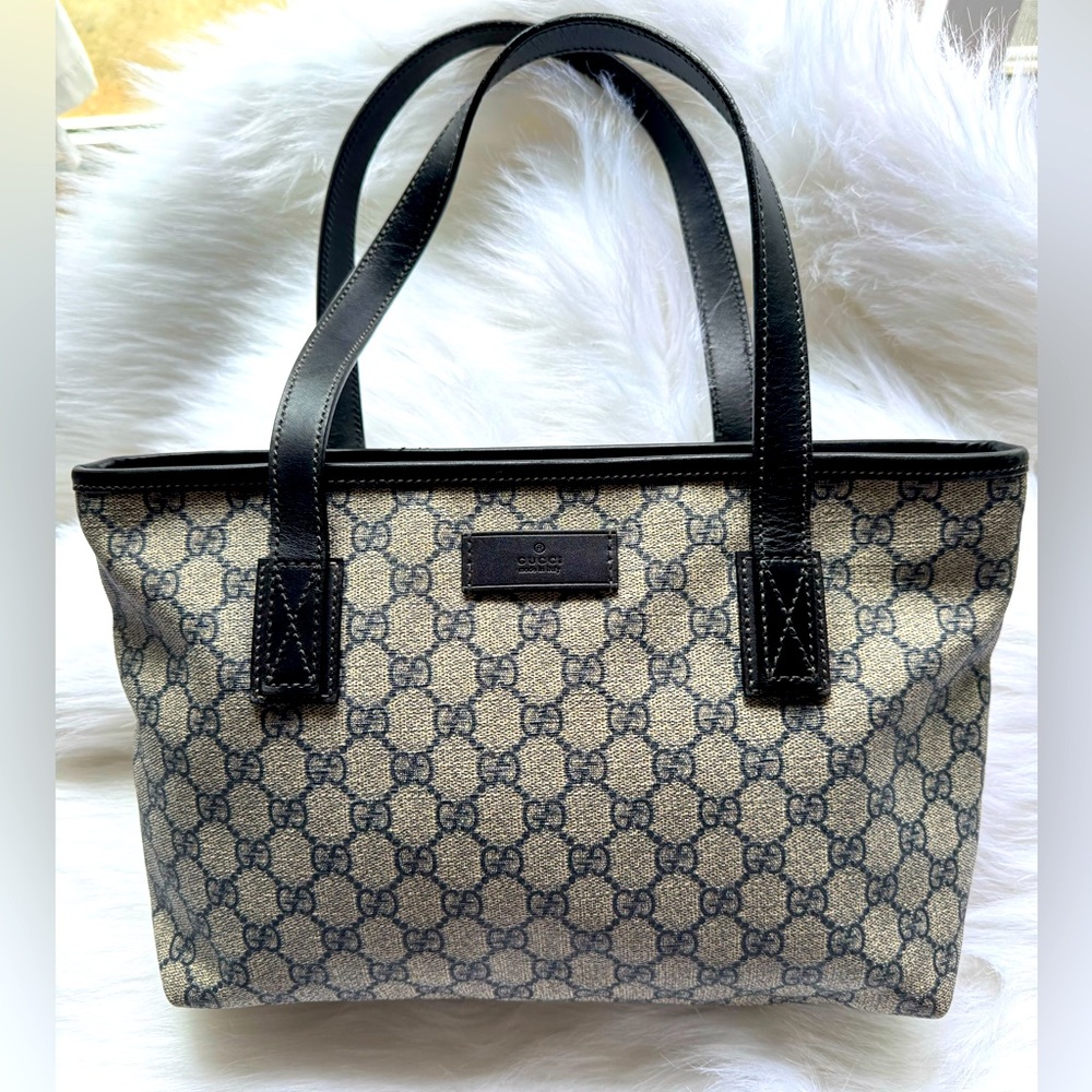 SOLD‼️Gucci Dark Blue and Cream Women's Tote Bag